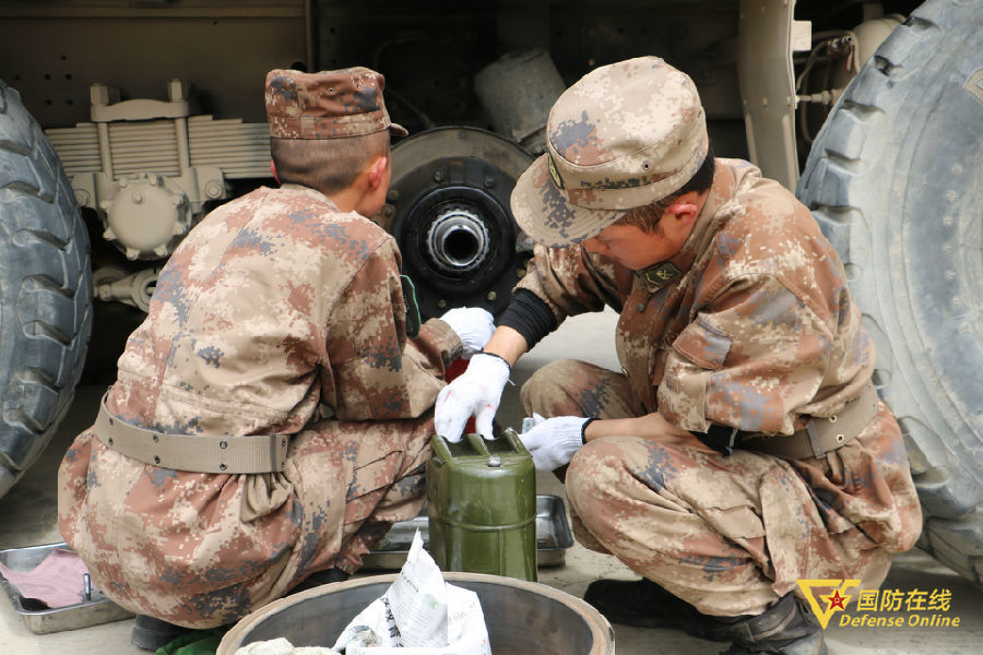 看過來!軍營