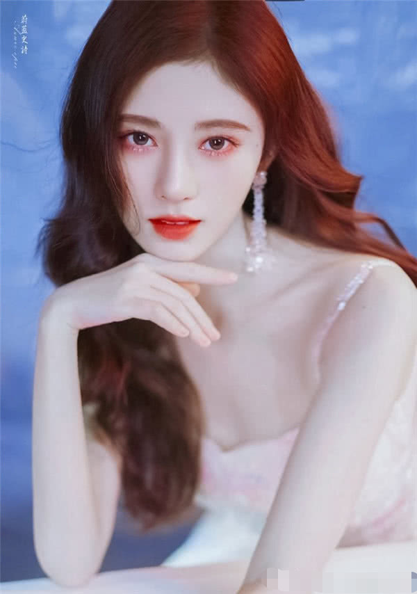 在网络剧中走红的四位女演员,鞠婧祎和赵露思二人是红到发紫,但她"红