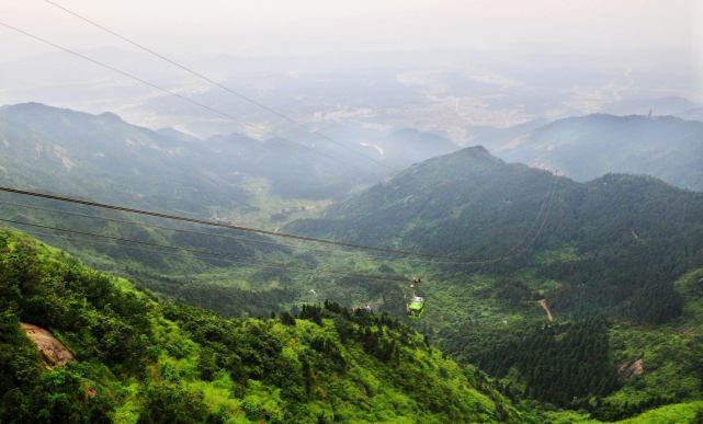 它的区域位置是在湖南的中部偏东南部,主要穿过衡阳和湘潭两盆地间