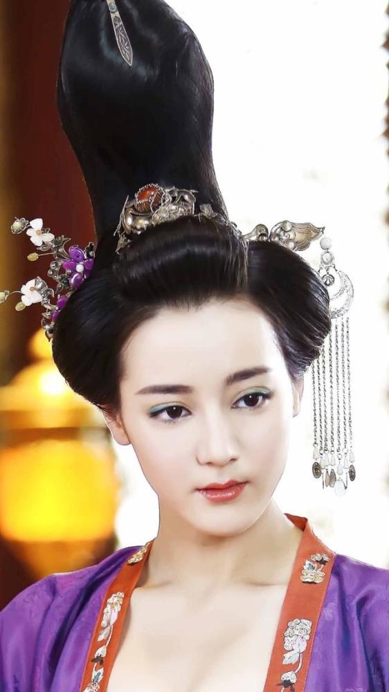 一根步摇撑起来的古装美人:杨幂,佟丽娅美腻,热巴却输给杨颖?