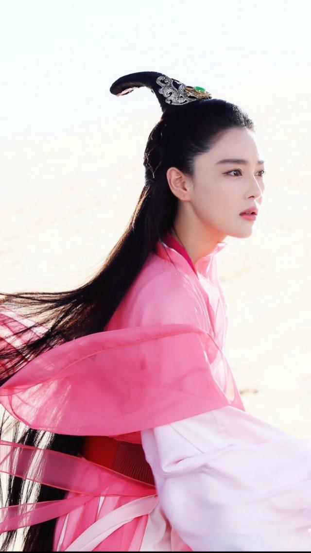 古装中的"朝天髻":王祖贤碾压众人,而热巴的造型颜值都撑不起