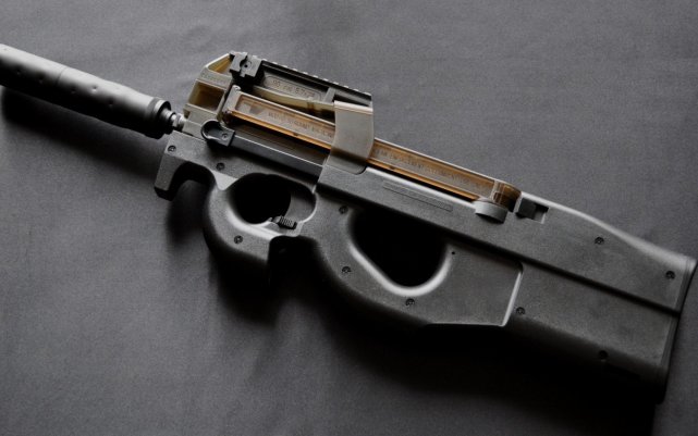 模样怪异但性能突出,p90冲锋枪的推出,改变了枪支的艺术感!