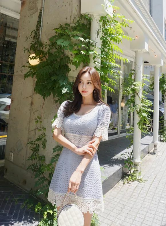 孙允珠:波西米亚田园民族格调镂空裙