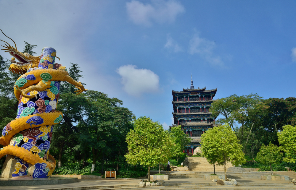 呈贡三台山公园 作者:孙家福2007年,由于三台山公园提升改造,建造小