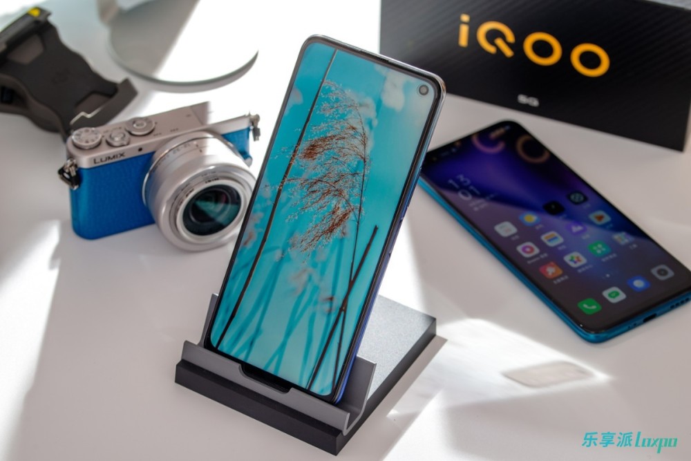 真香交朋友vivoiqooneo35g手机开箱上手