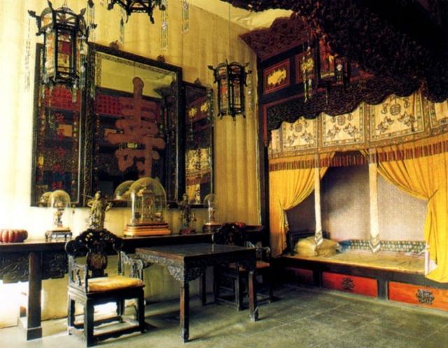 慈禧西逃八国联军在慈禧床上刻下一句话李鸿章却不敢翻译