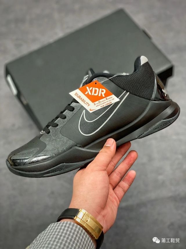 全新科比5配色登场简直帅呆了耐克zoomkobe5黑武士开箱