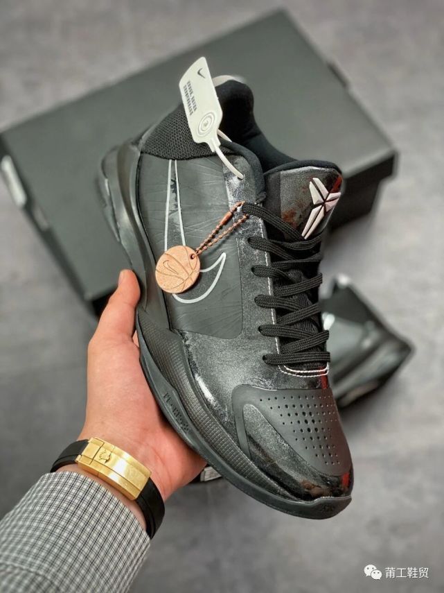 全新科比5配色登场简直帅呆了耐克zoomkobe5黑武士开箱