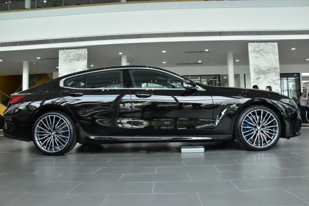 全新bmw 8系四门轿跑,全面解读∞的魅力