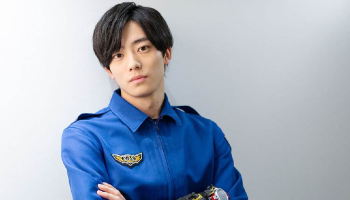 阴差阳错之下他们化成的光粒与人间体优斗结合,之后