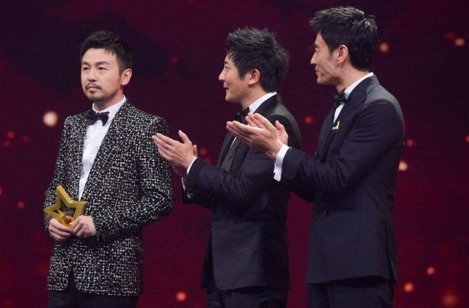 极挑聊天记录曝光,谁注意雷佳音对郭京飞的举动?暴露真实关系