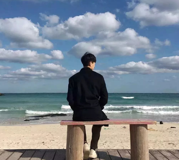 心理测试下面哪个背影让你最安心测谁会一直站在原地等你