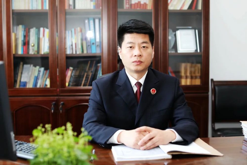 张岩以法之名发正义之声