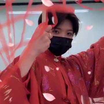 七鹤大人可塑性有多强穿着古装在镜头前跳舞帅成古装剧男主角