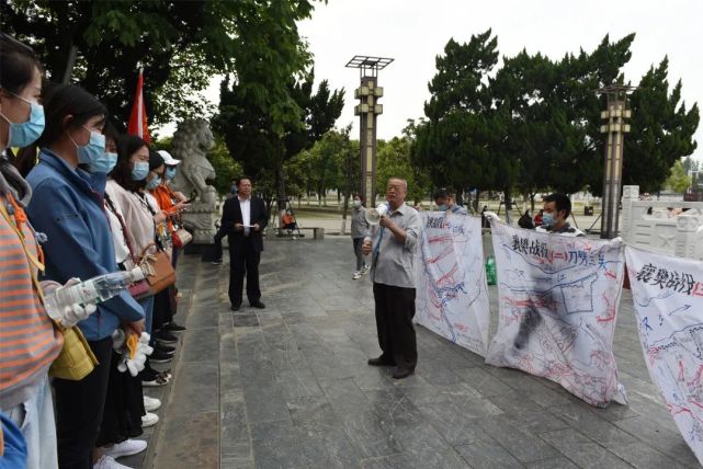 "市检察院青年干警胡寰博说.在"五一"劳动节和"五四"