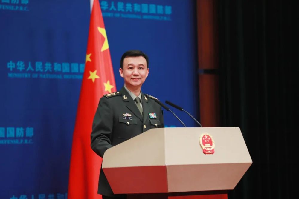 2020年4月30日,国防部新闻发言人吴谦大校主持国防部例行记者会.