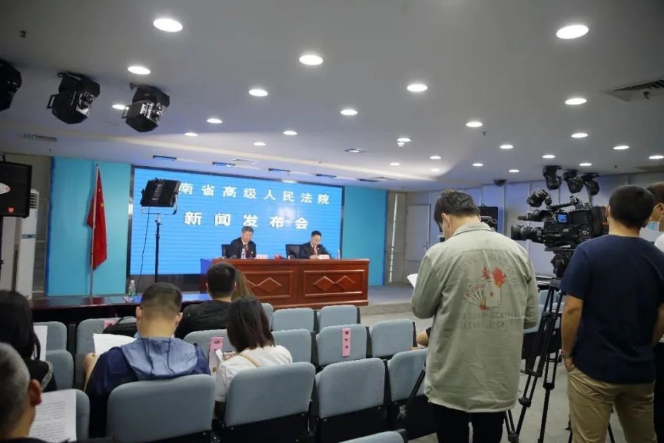 近日,湖南高院公布了一起典型的"以商养黑"以黑护商"涉黑案件.
