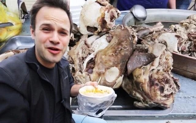 曾扬言1年"吃遍"全中国,6年过去了,被打脸的老外,你猜他如今在哪?