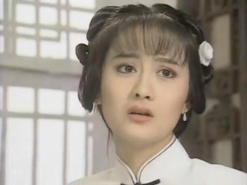 陈德容曾因为档期问题,错过了出演《还珠格格》里的小燕子,但她表示很