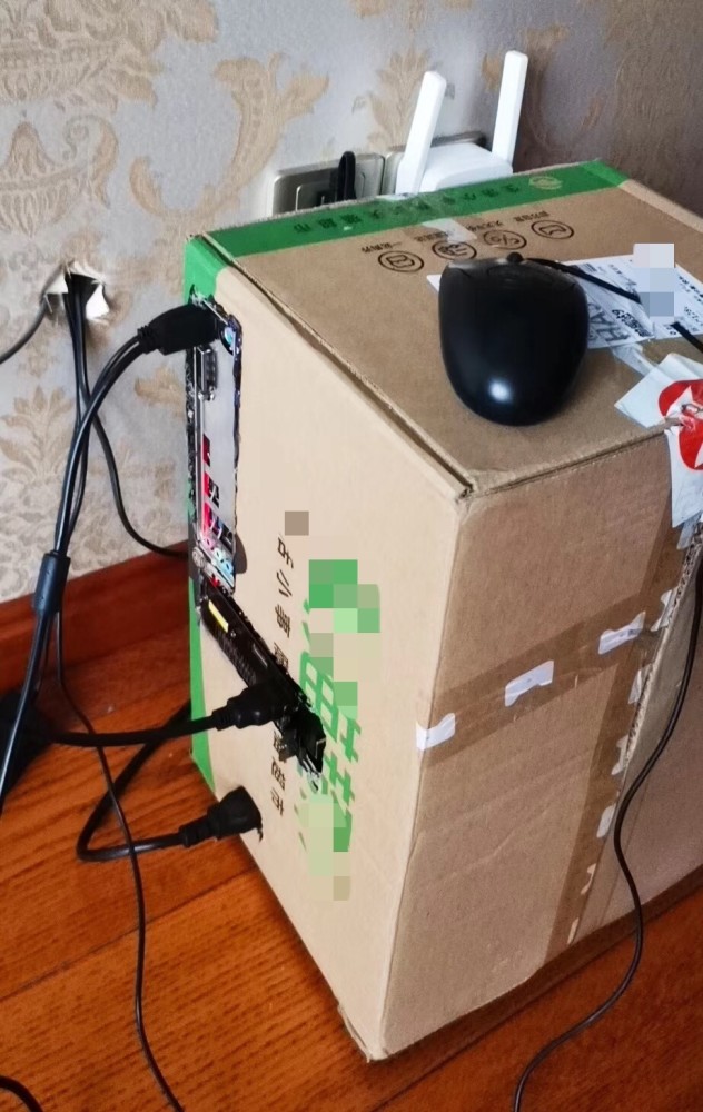 朋友买硬件组装电脑,我纳闷为什么不买机箱?看到电脑后,真牛!_腾讯新