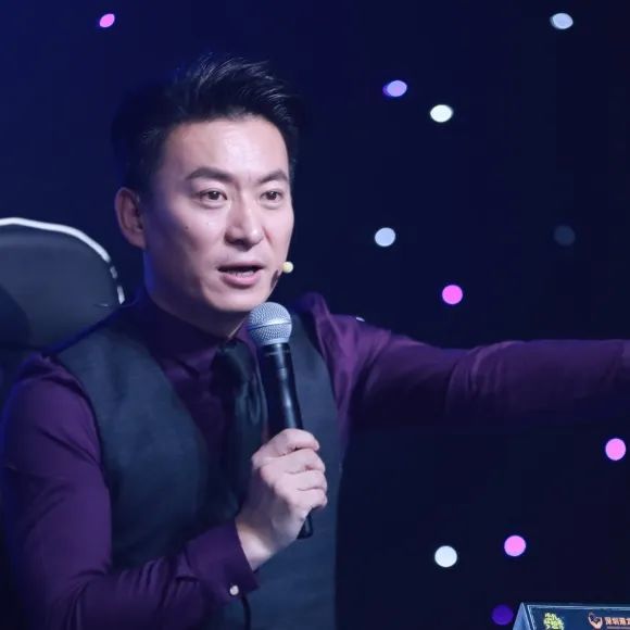 龙岗广电中心主持人卫东,庆娴 将亲自以直播的形式 带您去新大新家居