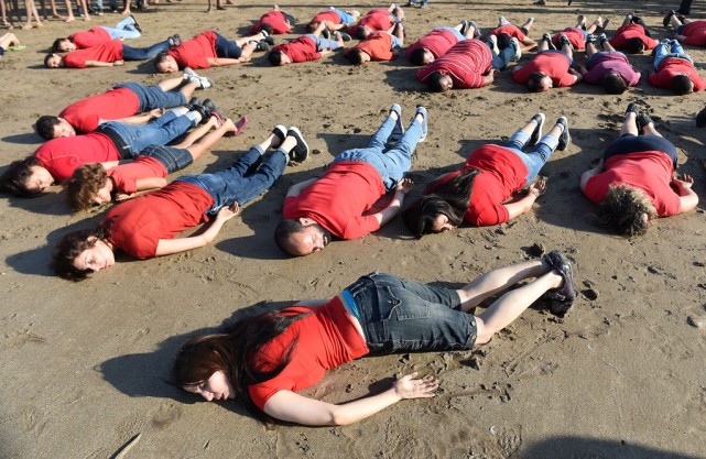 男男女女横尸街头各种死法非常诡异知道真相肃然起敬