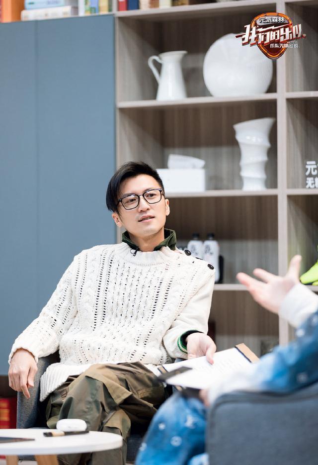 40岁谢霆锋帅气造型,这颜值很抗打,演绎两种不同时髦风范