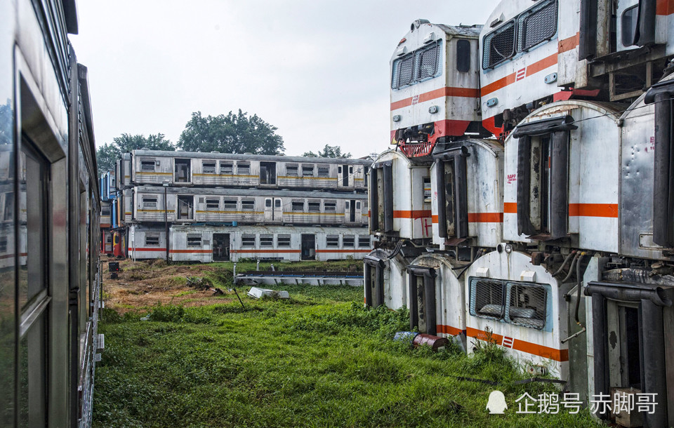 探访印尼神秘的火车墓地多年无人踏足遗骸成群恍如世界末日