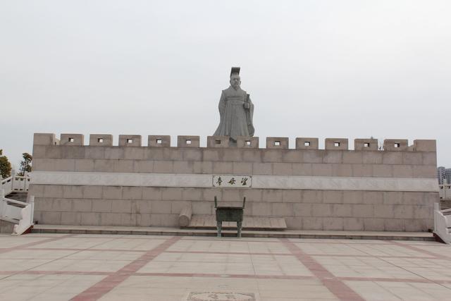 在今天河南雎县北湖湖心岛驼岗上,这座"望母台"遗迹犹存,宋襄公的墓也