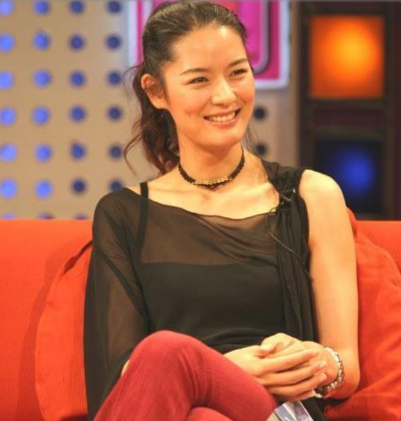 她曾被称为"中国第一美女",闪嫁央视导演后离婚,今44岁身价上亿