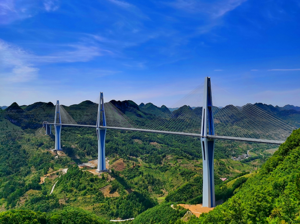 平塘特大桥水族马尾绣牙舟陶根据摄制组拍摄要求,按照剧情需要,将在