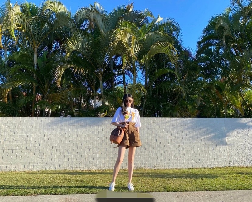 何猷君|何猷君难得晒儿子却被20亿豪宅抢镜，房间堆满杂物很有生活气息