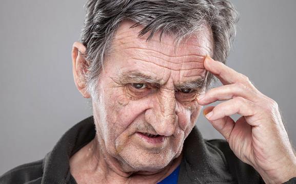 男性开始衰老时,通常会有6种迹象,若一个不占,恭喜你还算年轻