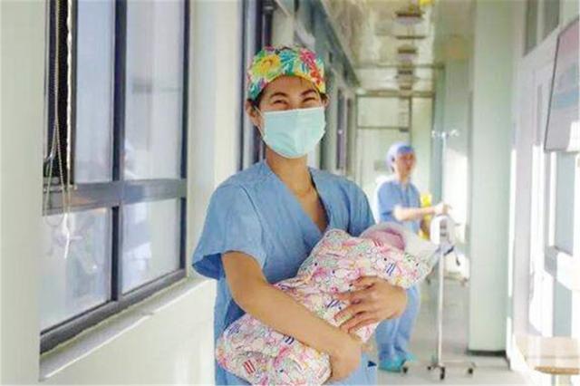 因医院失误抱错娃,28年后两个家庭的人生悲剧,应该谁来承担