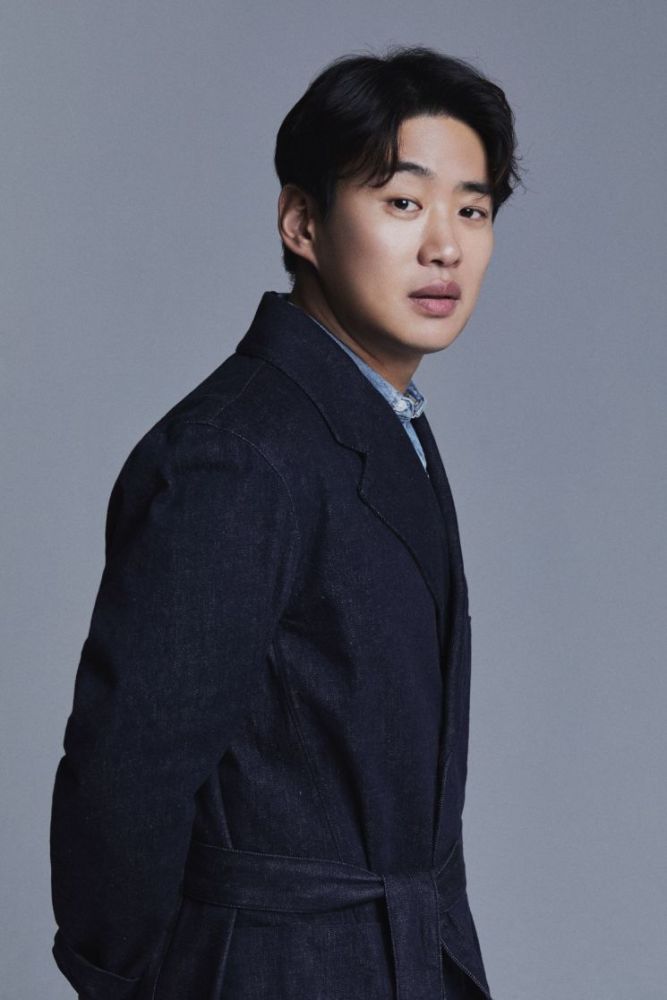 智异山男主成迷演员安宰弘参演与全智贤再次合作角色未知