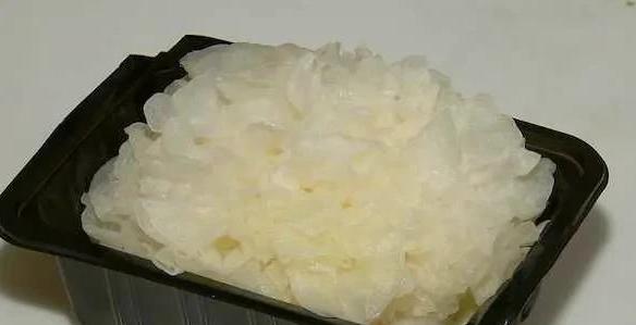 顾客买到发霉银耳欧尚超市蔬菜无质保期把发霉部位挖掉就行