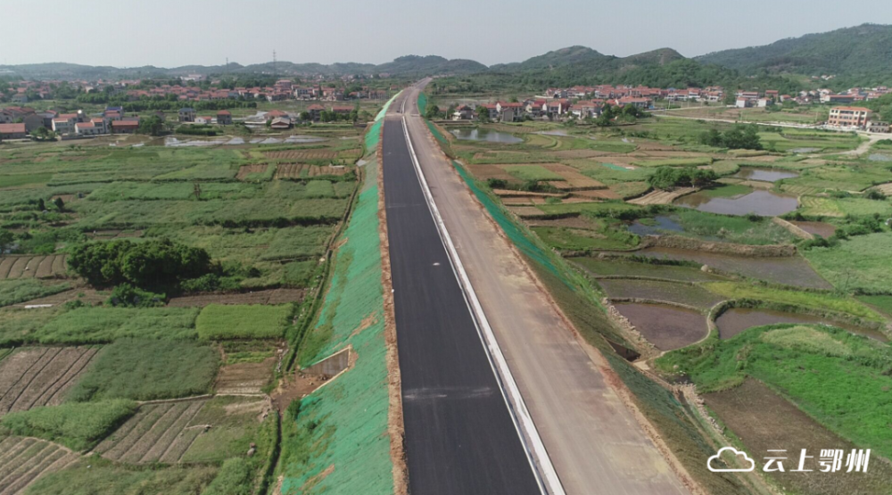 鄂咸高速建设按下"快进键"!挂图作战赶工期只争朝夕抢进度