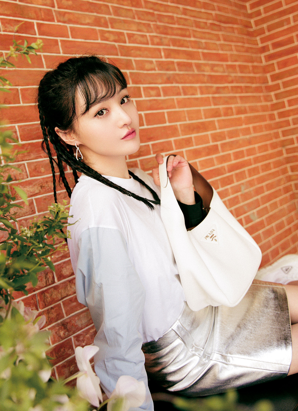 郑爽和程潇撞衫了!一个纸片人一个微胖型,差距竟如此尴尬