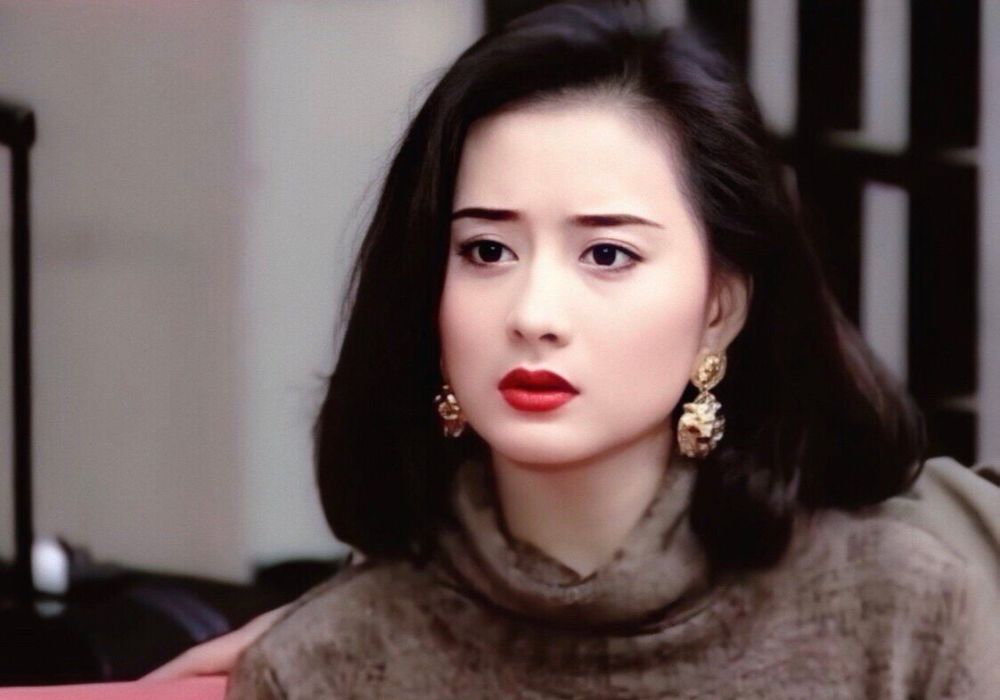 我从小就喜欢陈德容,她是最美的女神,《一帘幽梦》中,饰演紫菱,清水出