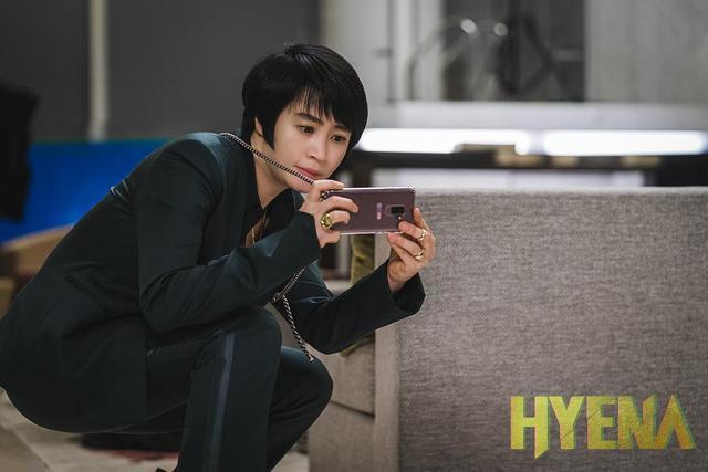 韩剧《猎狗》豆瓣8.9,看金惠秀吊打朱智勋好甜!