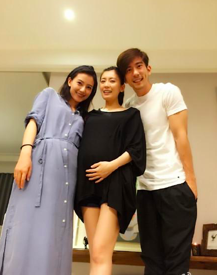 修杰楷太宠老婆贾静雯昔日怀孕高圆圆陪伴老公也寸步不离