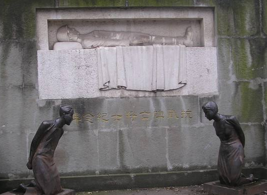 当初清政府腐败无能,为了推翻这样的衰败统治,他还行刺过摄政王载沣