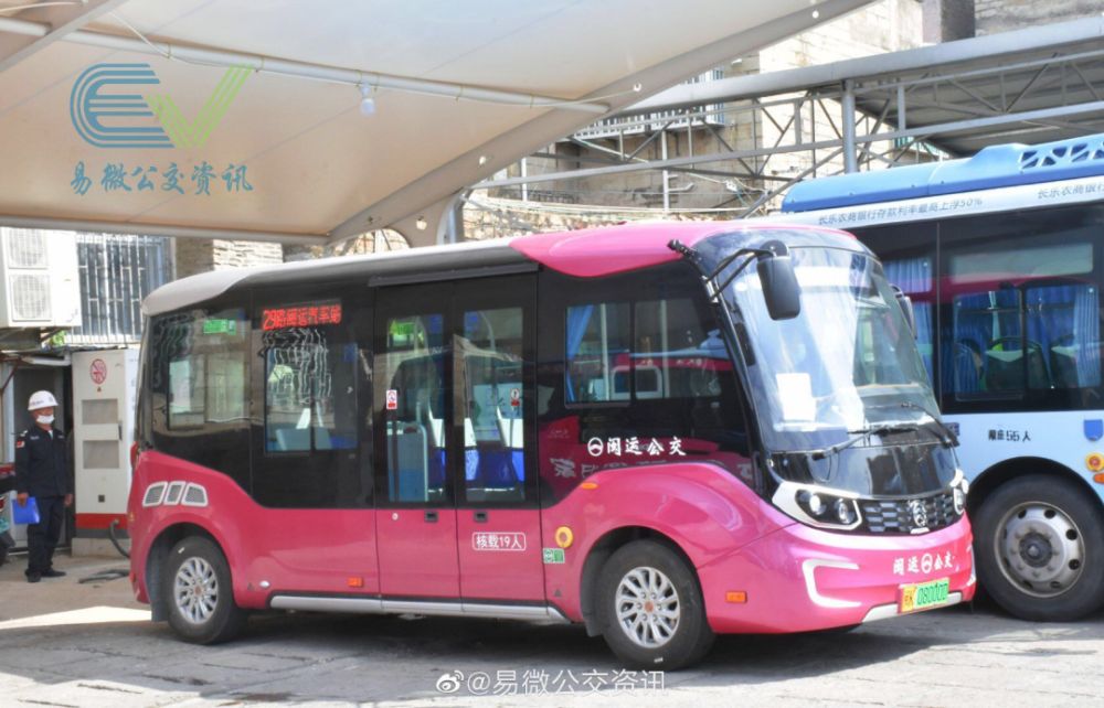 五一首日平潭上线百辆微公交面包车大小走街串巷