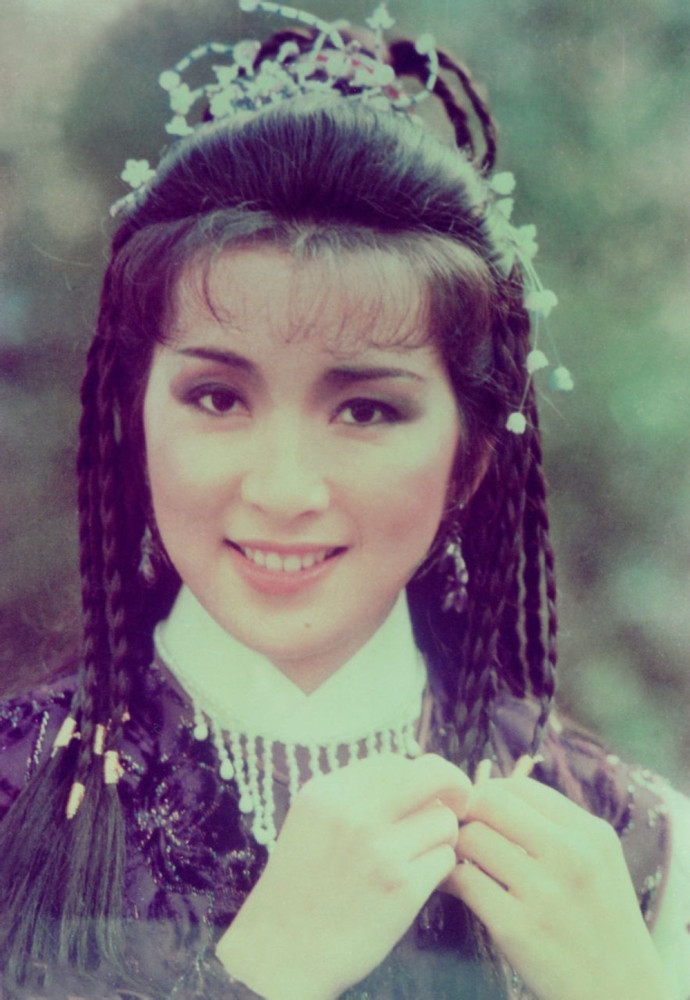 陈秀珠晒37年前剧照,为爱情事业巅峰时离开tvb,如今61岁仍未婚_腾讯新