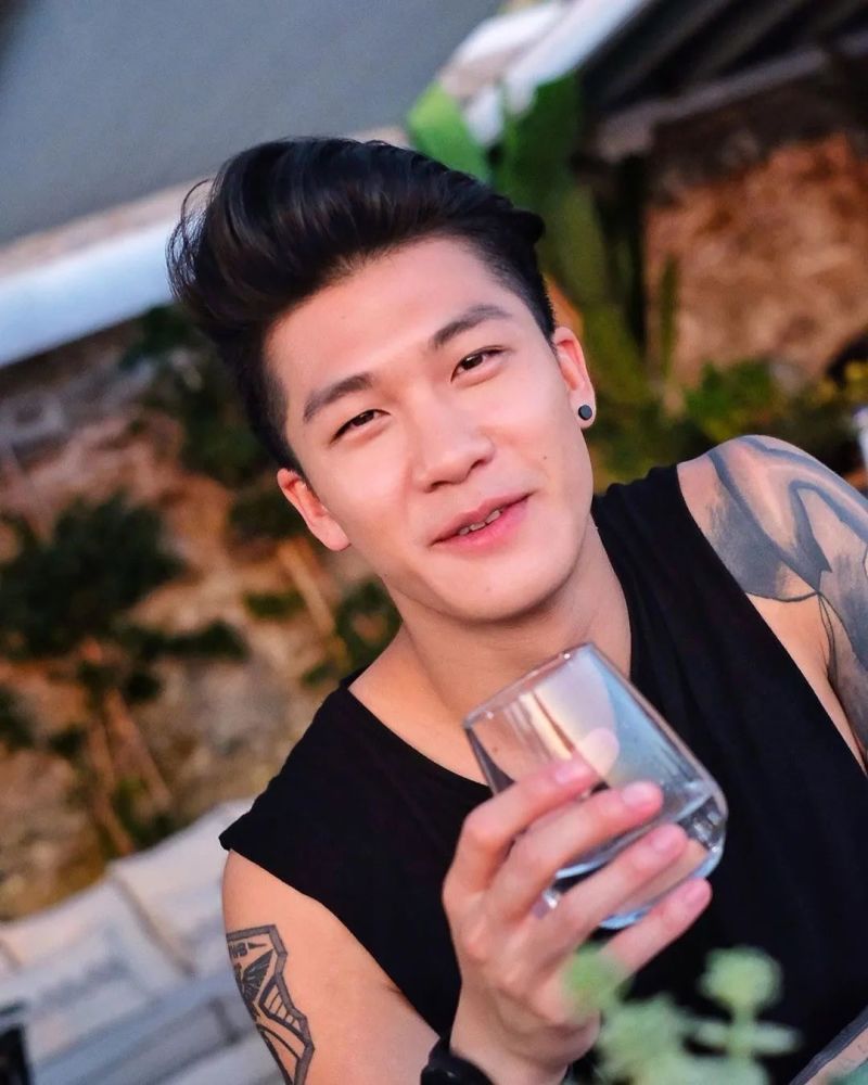 有份拍摄《机场特警》的李日升早前就透露因立场问题,决定完成余下的