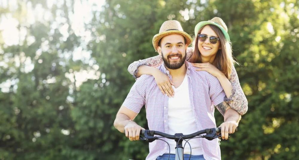 一个月起,月季花开,情话微甜,旧情依然甜蜜,余生携手共行