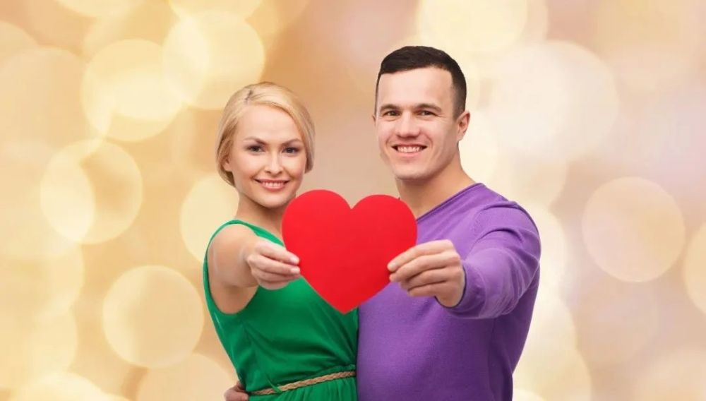 一个月起,月季花开,情话微甜,旧情依然甜蜜,余生携手共行