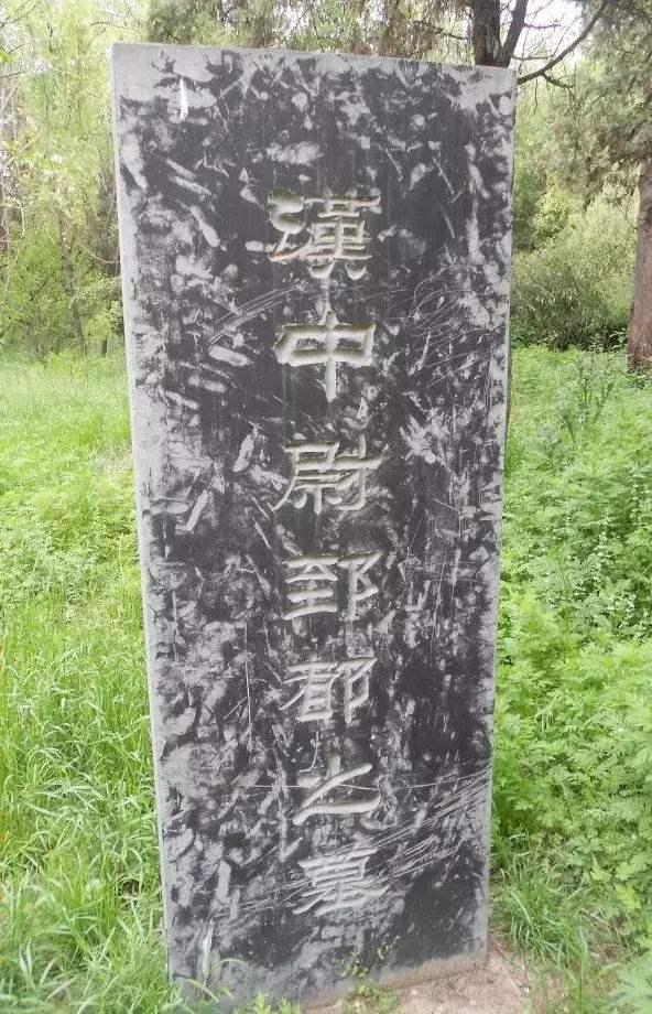 窦太后知道这件事后,十分生气,刘荣虽然已经不是太子,可好歹还是窦