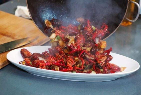 做小龙虾时,只加两勺"它",立刻飘香百米,难怪大厨从不外传