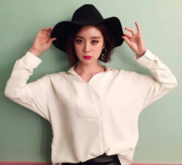 公布恋情不到一个月,这对韩国情侣宣布在7月份结婚